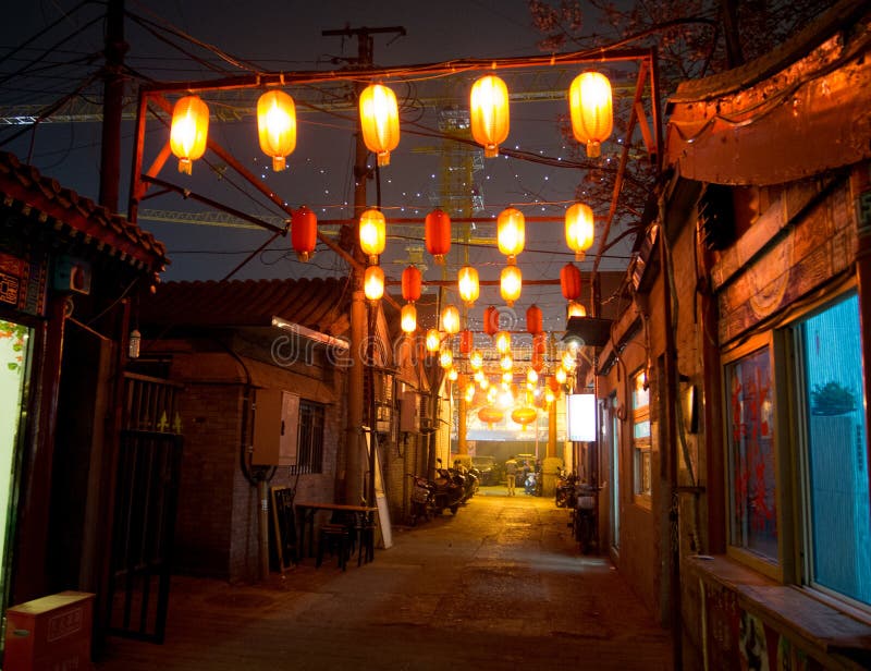 Hutong chino (calle) en la noche fotos de archivo libres de regalías Hutong chino (calle) en la noche fotos de archivo libres de regalías