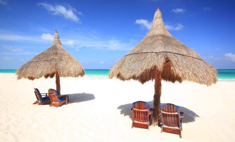 Huttes de plage photographie stock libre de droits Huttes de plage photographie stock libre de droits
