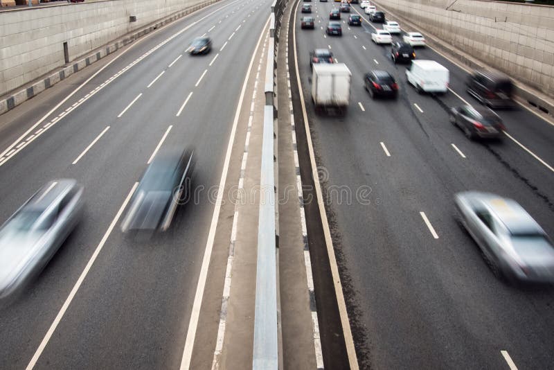 Huvudvägstadstrafik arkivbild Huvudvägstadstrafik arkivbild