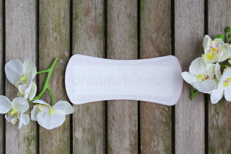 Hygiënepunten van een vrouw op een houten oppervlakte Achtergrond royalty-vrije stock fotografie Hygiënepunten van een vrouw op een houten oppervlakte Achtergrond royalty-vrije stock fotografie