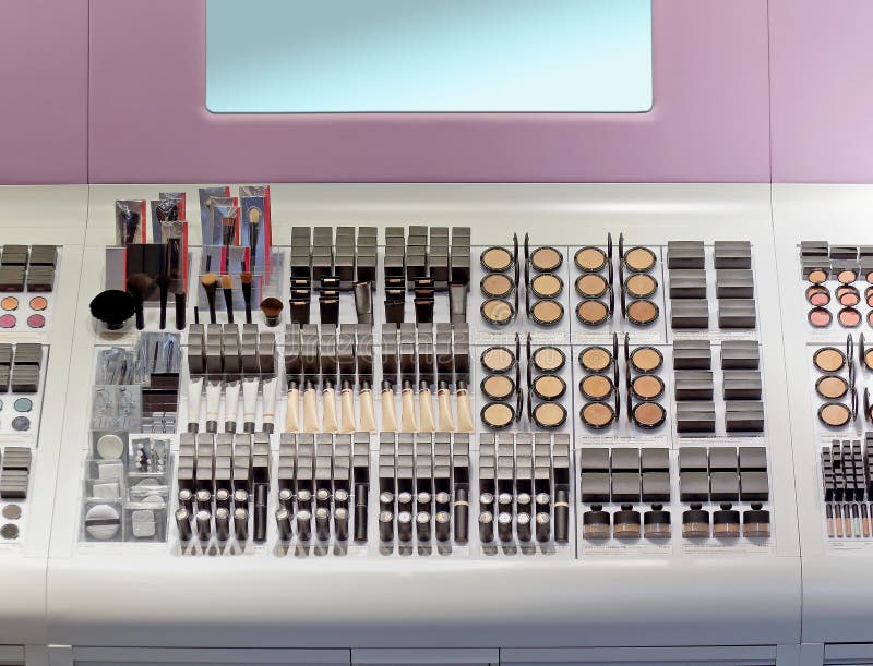 Hyllamakeup arkivfoto Hyllamakeup arkivfoto