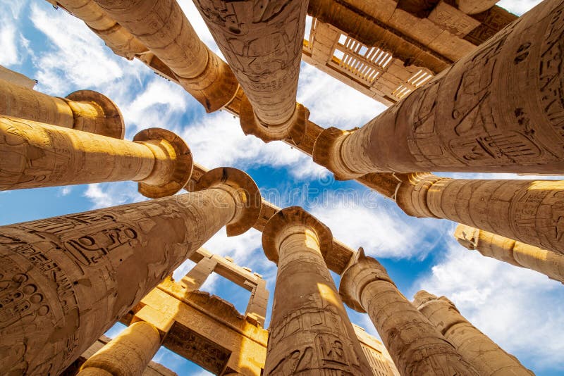 Hypostilhallenspalten Karnak im Tempel in Luxor Thebes stockfoto Hypostilhallenspalten Karnak im Tempel in Luxor Thebes stockfoto