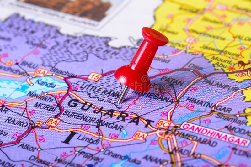 Häftstift som pekar till Gujarat på en översikt av Indien arkivbild Häftstift som pekar till Gujarat på en översikt av Indien arkivbild