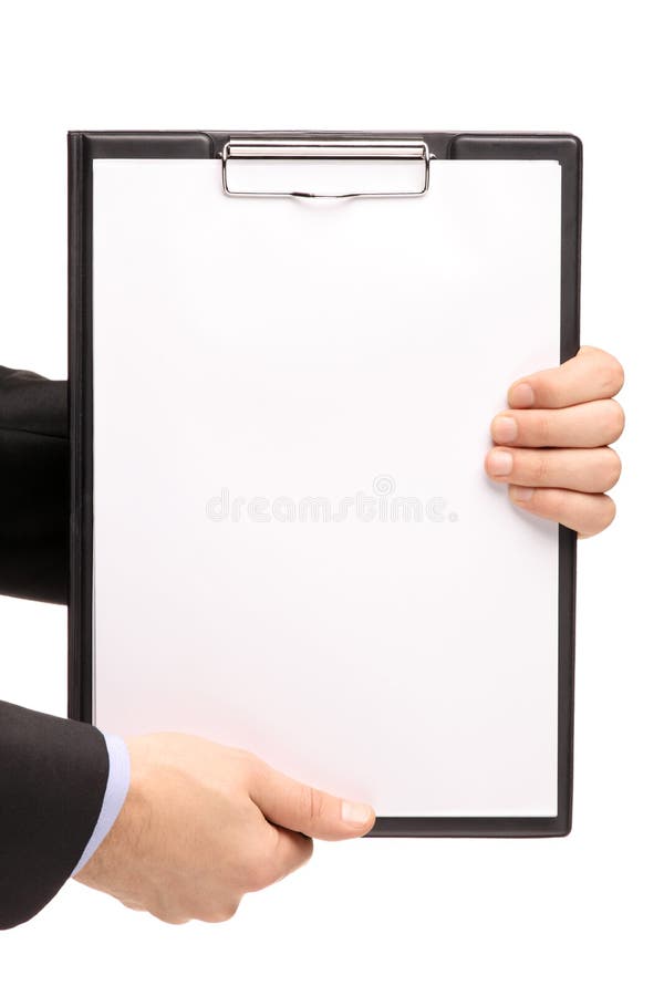 Hände, die ein unbelegtes Klemmbrett anhalten stockfotografie