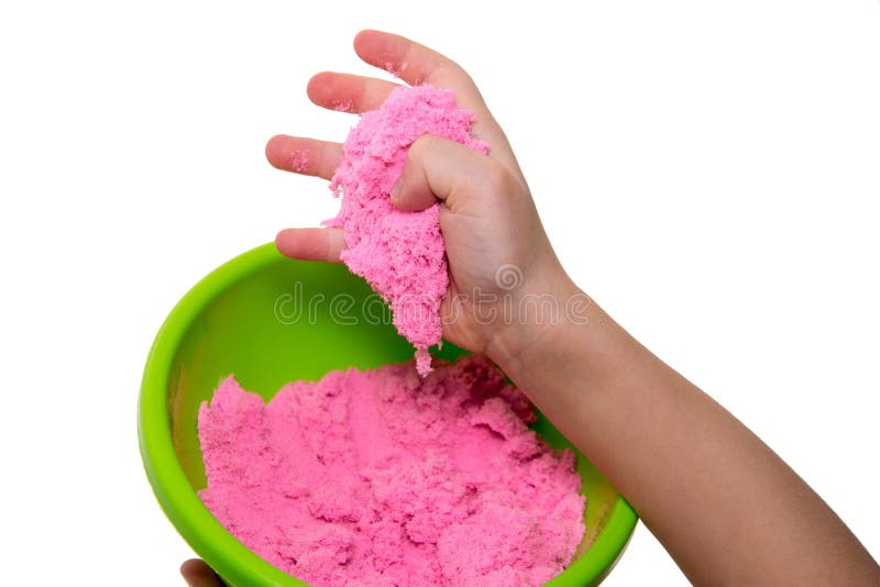Händer av en unge som spelar med rosa magisk sand royaltyfri foto Händer av en unge som spelar med rosa magisk sand royaltyfri foto