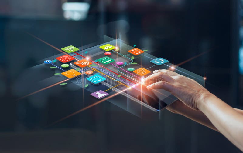 Händer genom att använda mobila betalningar, Digital marknadsföring, bankrörelsenätverk royaltyfri foto