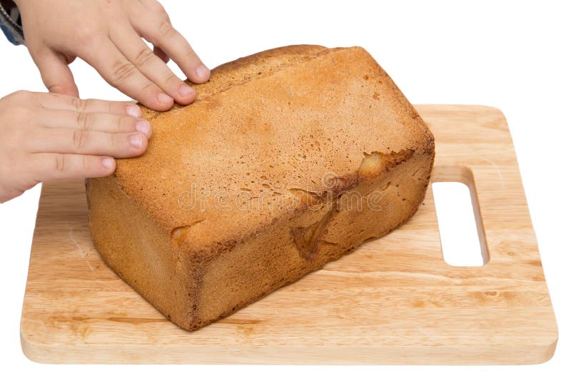 Händer på bröd på ett bräde på en vit bakgrund royaltyfria bilder Händer på bröd på ett bräde på en vit bakgrund royaltyfria bilder
