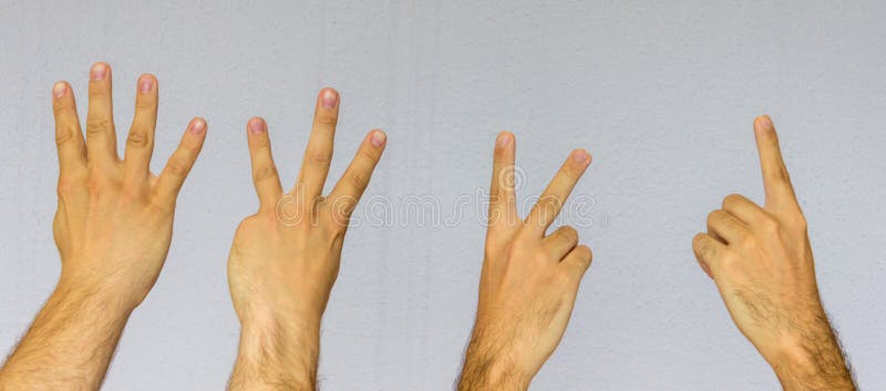 Händer som ner räknar från 4 till 1 med fingrar fotografering för bildbyråer Händer som ner räknar från 4 till 1 med fingrar fotografering för bildbyråer