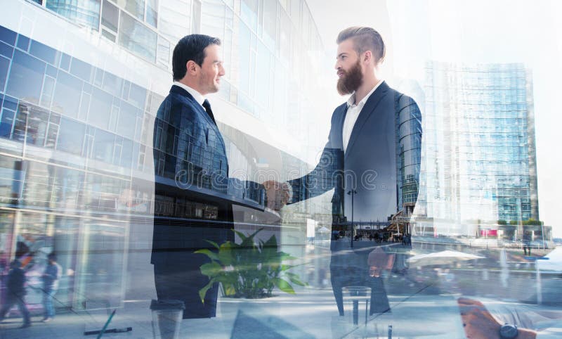 Händeschüttelngeschäftsperson im Büro Konzept der Teamwork und der Partnerschaft Doppelte Berührung stockbild Händeschüttelngeschäftsperson im Büro Konzept der Teamwork und der Partnerschaft Doppelte Berührung stockbild
