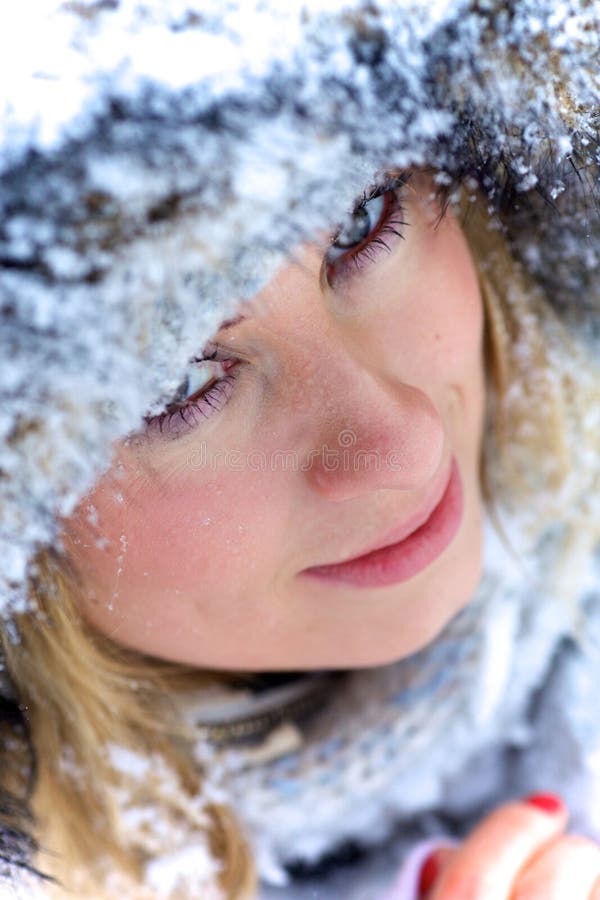 härlig blond ståendevinter royaltyfria foton härlig blond ståendevinter royaltyfria foton