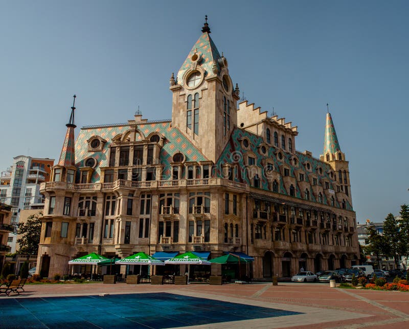 Härlig byggnad på den Europa fyrkanten i Batumi, Georgia royaltyfria foton Härlig byggnad på den Europa fyrkanten i Batumi, Georgia royaltyfria foton