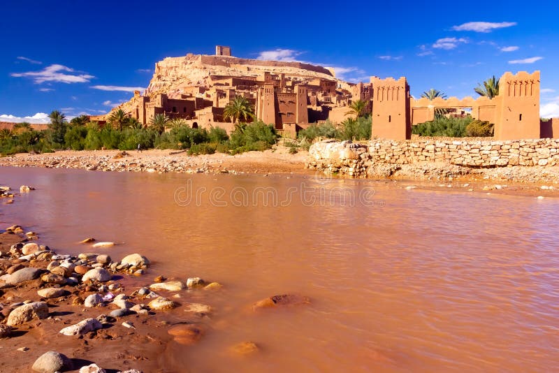 Härlig forntida gammal stad Ait Benhaddou nära Ouarzazate, kartbok, Marocko royaltyfri bild Härlig forntida gammal stad Ait Benhaddou nära Ouarzazate, kartbok, Marocko royaltyfri bild