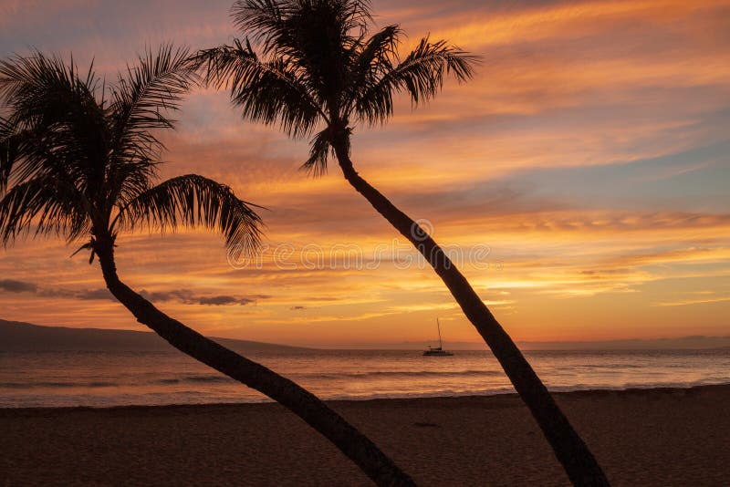 Härlig Kaanapali strandMaui solnedgång royaltyfria bilder Härlig Kaanapali strandMaui solnedgång royaltyfria bilder