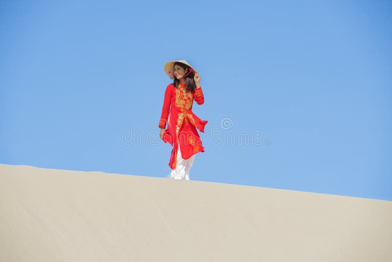 Härlig kvinna med traditionell Vietnam kultur royaltyfri foto Härlig kvinna med traditionell Vietnam kultur royaltyfri foto