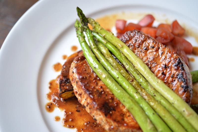 härlig läcker porksteak royaltyfri fotografi härlig läcker porksteak royaltyfri fotografi