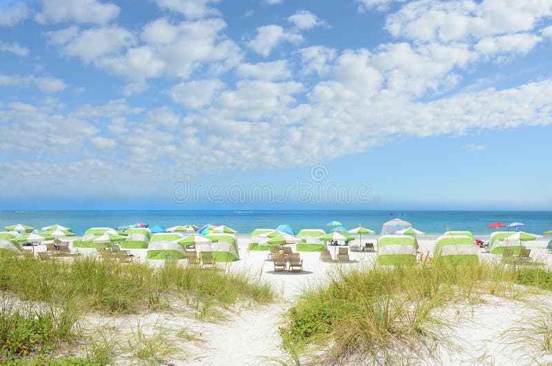 härlig molnig sky för strand royaltyfria foton härlig molnig sky för strand royaltyfria foton