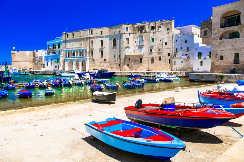 Härlig Monopoli stad, Puglia, Italien arkivfoton Härlig Monopoli stad, Puglia, Italien arkivfoton