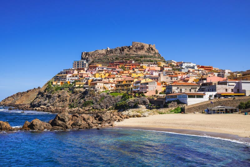 Härlig sikt av den Castelsardo staden, Sardinia ö, Italien arkivfoto