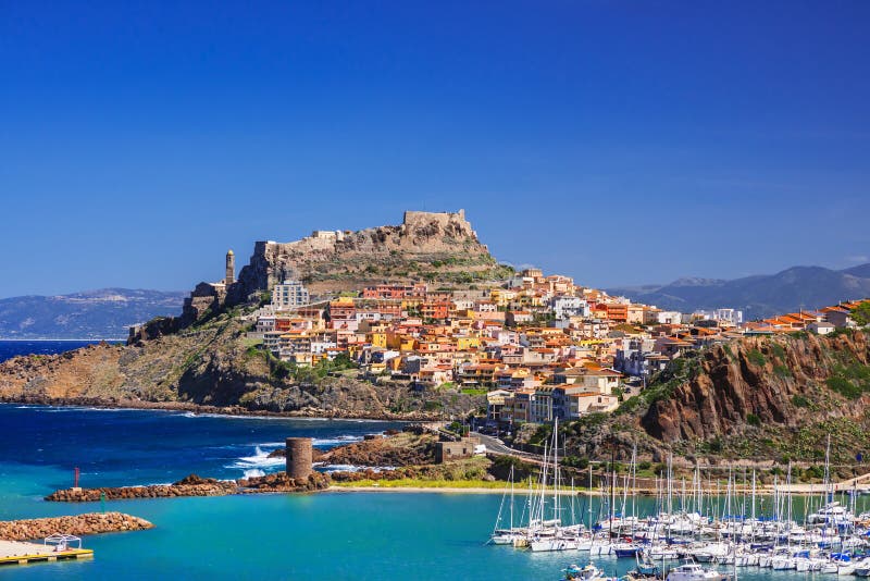 Härlig sikt av den Castelsardo staden, Sardinia ö, Italien arkivfoto