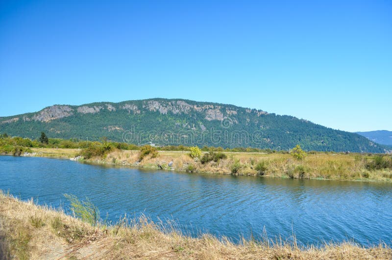 Härlig sikt av den Cowichan breda flodmynningen på den Vancouver ön fotografering för bildbyråer Härlig sikt av den Cowichan breda flodmynningen på den Vancouver ön fotografering för bildbyråer