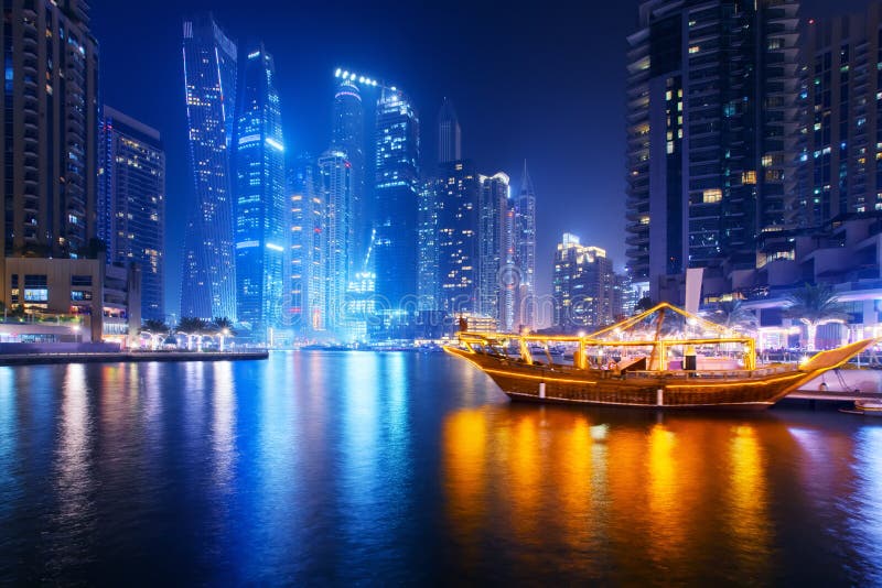 Härlig sikt av Dubai marinapromenad arkivbild Härlig sikt av Dubai marinapromenad arkivbild