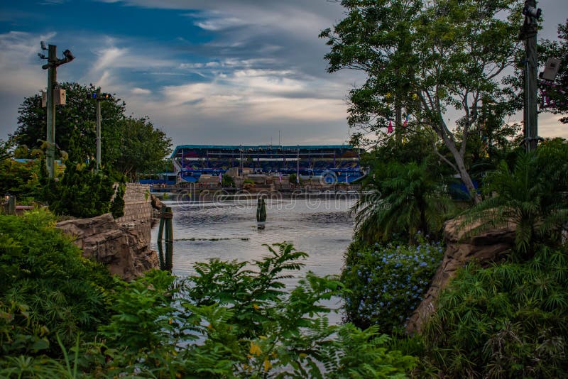 Härlig sikt av sjön för Bayside stadion och sju hav på Seaworld 2 arkivfoto Härlig sikt av sjön för Bayside stadion och sju hav på Seaworld 2 arkivfoto