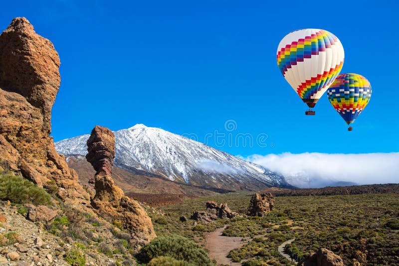 Härlig sikt av unika Roque Cinchado och Teide, Tenerife, kanariefågelöar arkivfoto