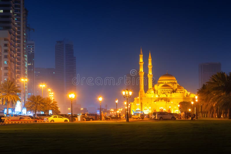 Härlig sikt till Sharjah Al Noor Mosque royaltyfri foto Härlig sikt till Sharjah Al Noor Mosque royaltyfri foto