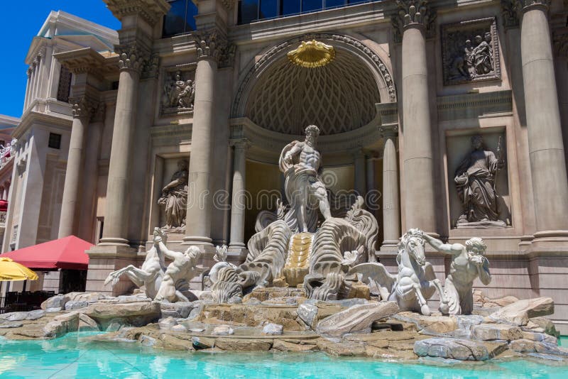 härlig springbrunnnattroma trevi royaltyfri bild härlig springbrunnnattroma trevi royaltyfri bild