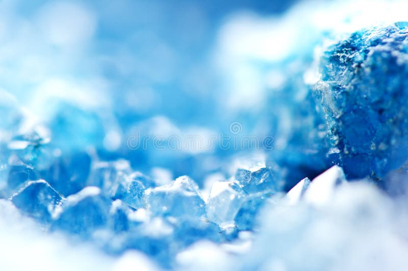 Härlig textur av blåa kristaller mineraliskt dess suddiga naturliga bakgrund Härlig bakgrund för vinter arkivbilder
