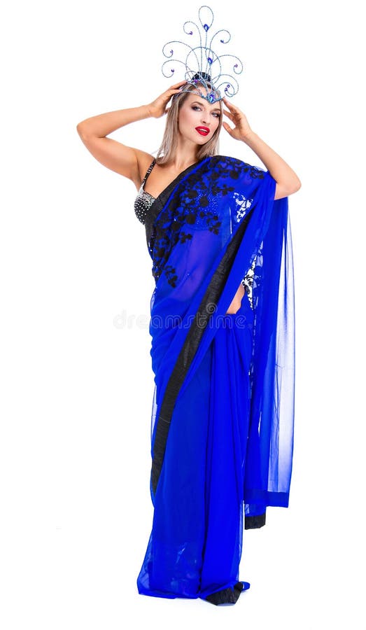 H?rlig ung dansare som b?r den orientaliska dr?kten royaltyfri foto H?rlig ung dansare som b?r den orientaliska dr?kten royaltyfri foto