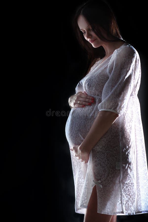 Download Härlig ung kvinna fotografering för bildbyråer. Bild av nattlinne - 37346245