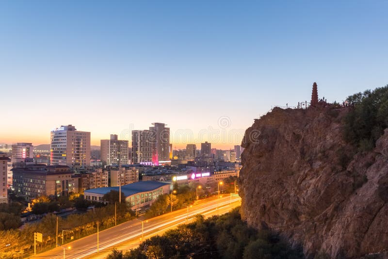 Härlig urumqi cityscape i solnedgång fotografering för bildbyråer Härlig urumqi cityscape i solnedgång fotografering för bildbyråer