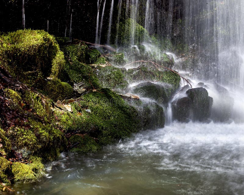 Härlig vattenfall i Makedonien