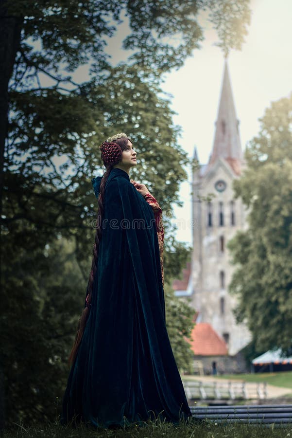 Härliga Isabella av Frankrike, drottning av England på medeltidperiod royaltyfri foto Härliga Isabella av Frankrike, drottning av England på medeltidperiod royaltyfri foto