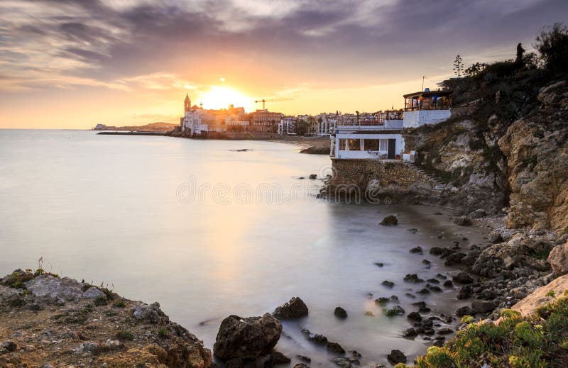 Härliga Sitges på solnedgången, Catalonia, Spanien royaltyfri foto Härliga Sitges på solnedgången, Catalonia, Spanien royaltyfri foto