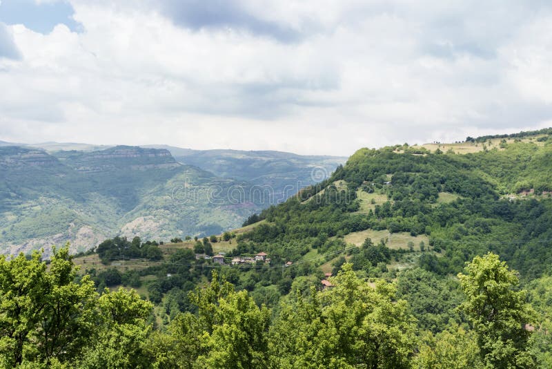 Härligt berglandskap från Bulgarien, iskar klyfta royaltyfri bild Härligt berglandskap från Bulgarien, iskar klyfta royaltyfri bild