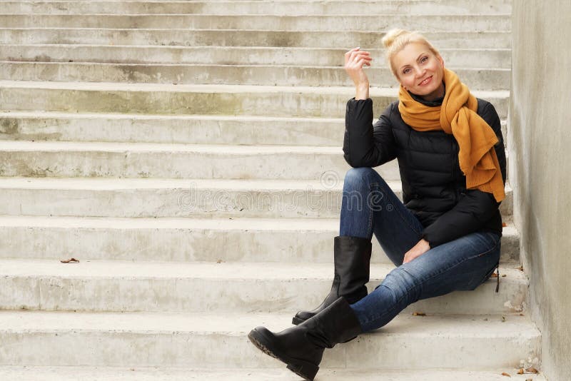 härligt blont kvinnabarn royaltyfri foto härligt blont kvinnabarn royaltyfri foto