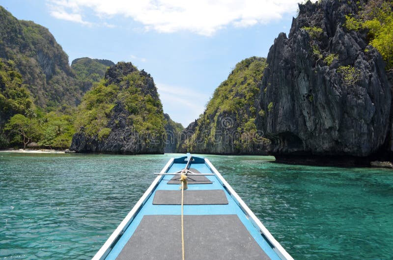 Härligt skott av stor lagun naturliga landskap i El Nido, Palawan royaltyfri foto Härligt skott av stor lagun naturliga landskap i El Nido, Palawan royaltyfri foto