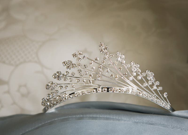 Vacker bröllopstiara royaltyfri bild