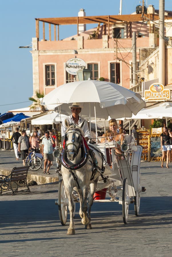 Hästvagnsritt Chania royaltyfria bilder Hästvagnsritt Chania royaltyfria bilder