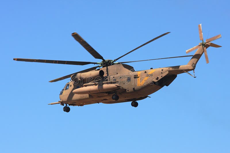 Hélicoptère de Sikorsky CH-53 dans le ciel.