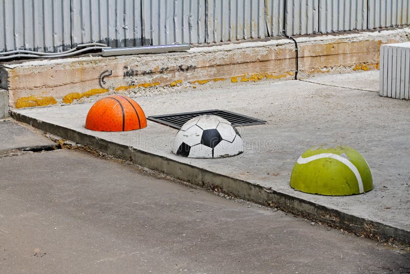 Hémisphères sous forme de basket-ball, de football et de balles de tennis photographie stock Hémisphères sous forme de basket-ball, de football et de balles de tennis photographie stock