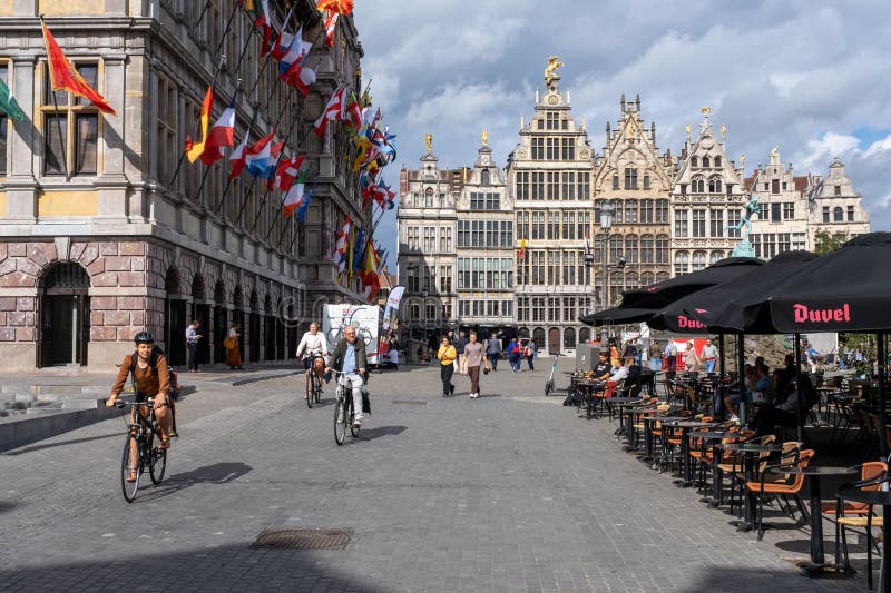 Hôtel de ville d'anvers sur le marché de grote photographie stock