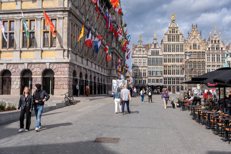 Hôtel de ville d'anvers sur le marché de grote photographie stock