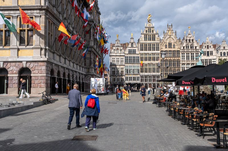 Hôtel de ville d'anvers sur le marché de grote photo stock
