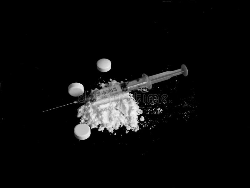 Hög, preventivpillerar och injektion för kokaindrogpulver royaltyfria bilder Hög, preventivpillerar och injektion för kokaindrogpulver royaltyfria bilder