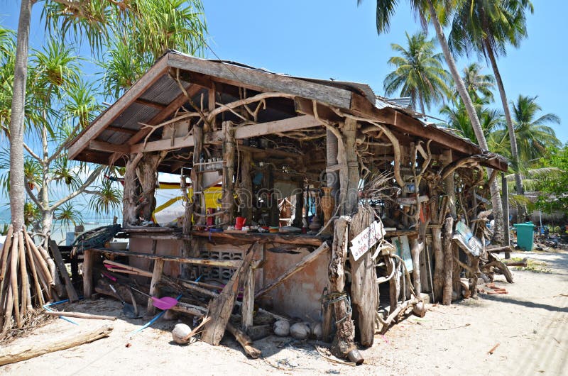 Hölzerne Hütte auf dem Strand lizenzfreies stockbild Hölzerne Hütte auf dem Strand lizenzfreies stockbild