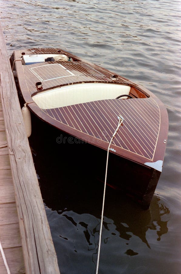 Hölzernes Motorboot