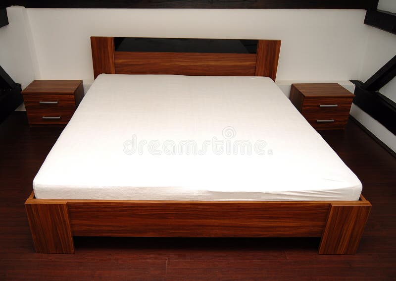 Hölzerner Schlafzimmerinnenraum Mit Hoher Gewölbter Decke Stockbild